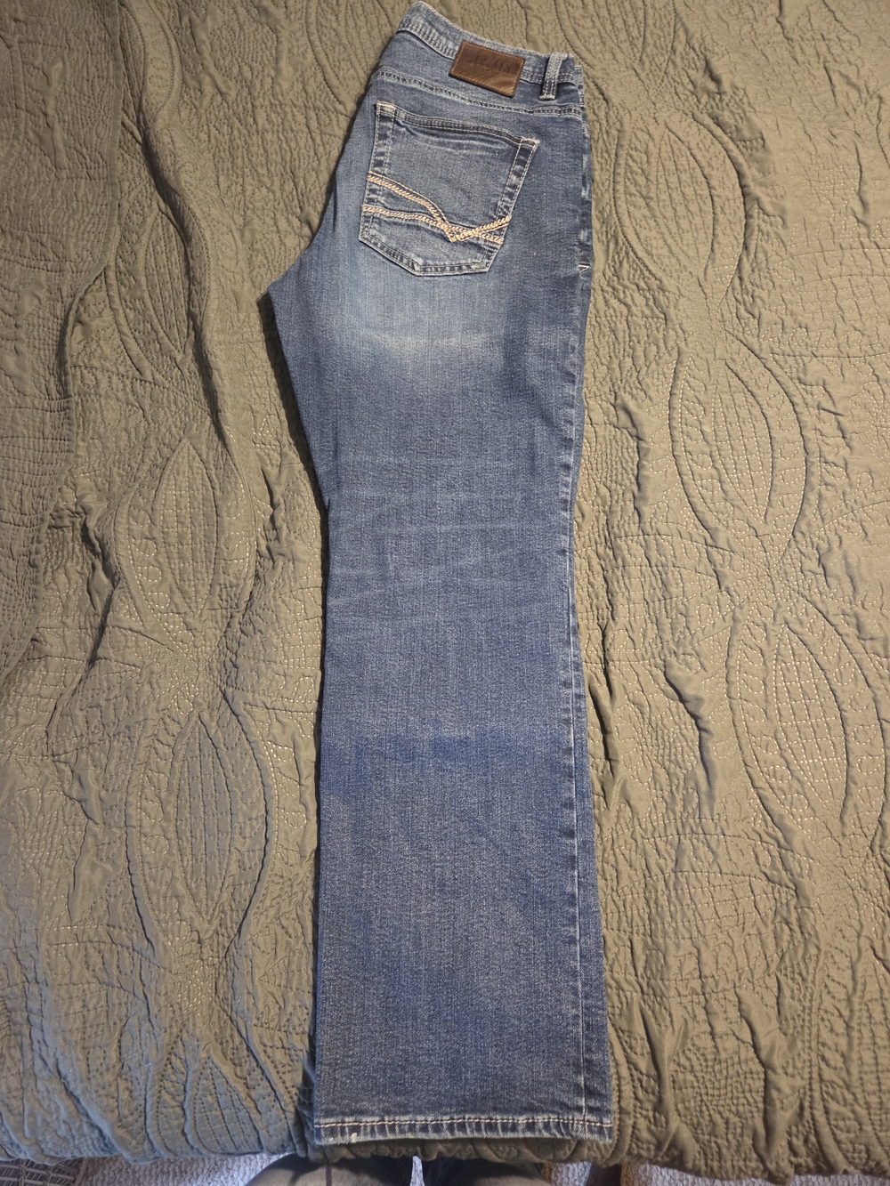 Buckle Men's Relaxed Jeans - Light Blue Wash